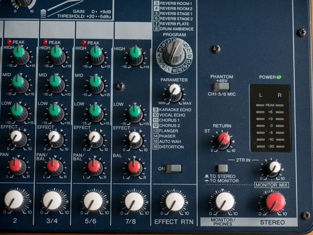 YAMAHA MG8/2FX - multifunkcionalna 8-kanalna mikseta za 